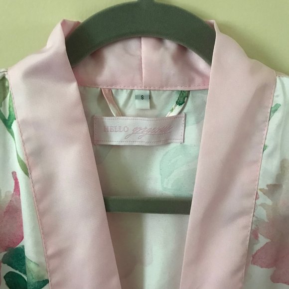 Hello Gorgeous Floral Robe - Picture 2 of 3
